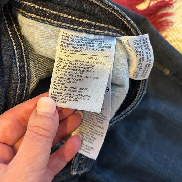 Ladies Levi's 580 Straight - Defined Waist washed jeans - Size 16W - Picture 7 of 7